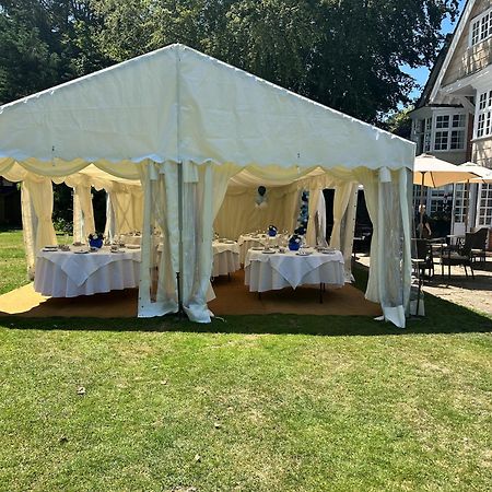 Findon Manor Hotel Exterior foto